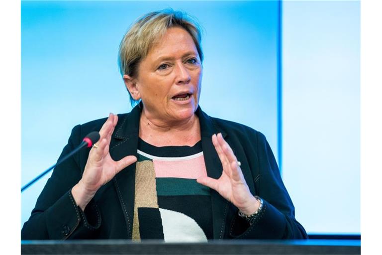Die Baden-Württembergische Kultusministerin Susanne Eisenmann spricht bei einer Pressekonferenz. Foto: Thomas Niedermüller/Archiv