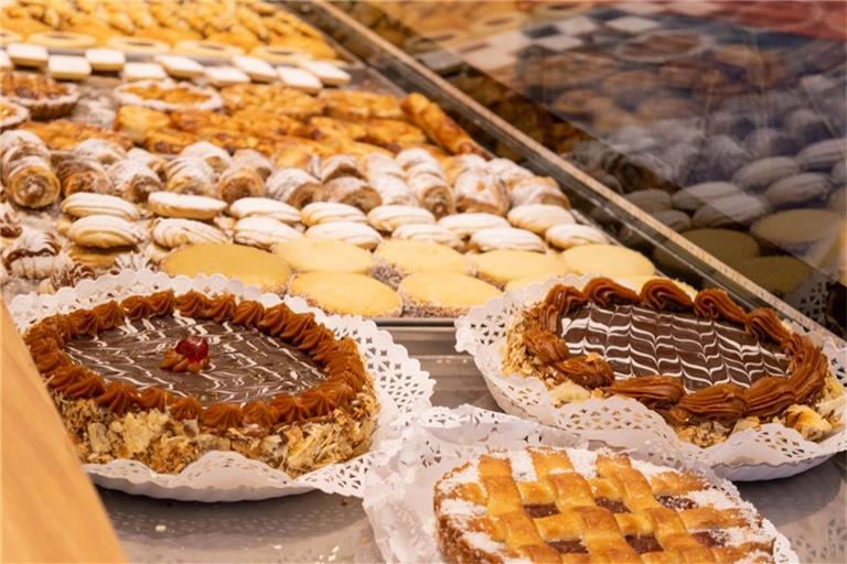 Haben an Allerheiligen die Bäcker offen? Die Bäcker dürfen an Allerheiligen für 3 Stunden öffnen.