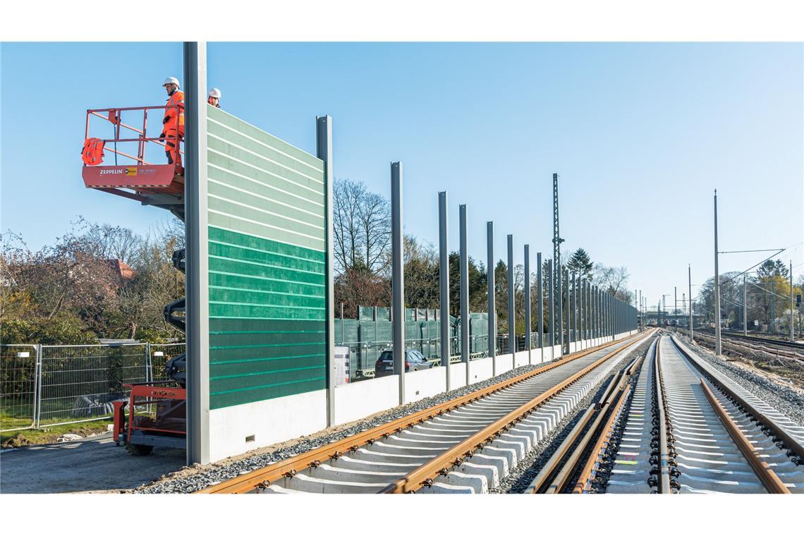 70 Kilometer Lärmschutzwände an Bahnstrecken gebaut Die Bahn muss beim Lärmschutzausbau entlang der Bestandsstrecke mehr Tempo machen. (Archivbild)