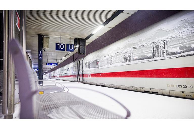 Die Bahn stellt den Fernverkehr im Norden ein.