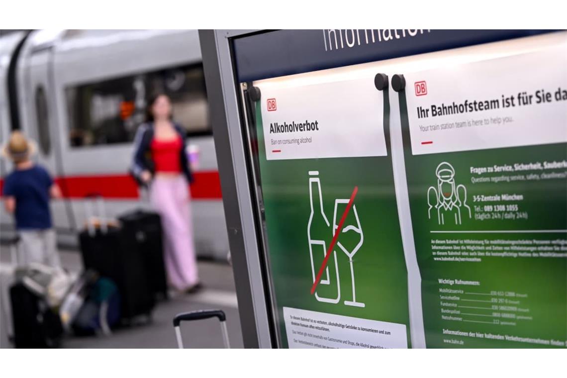 Die Bahn verbietet Alkoholkonsum an ihren Bahnhöfen - ab Mitte Oktober gilt das bundesweit.