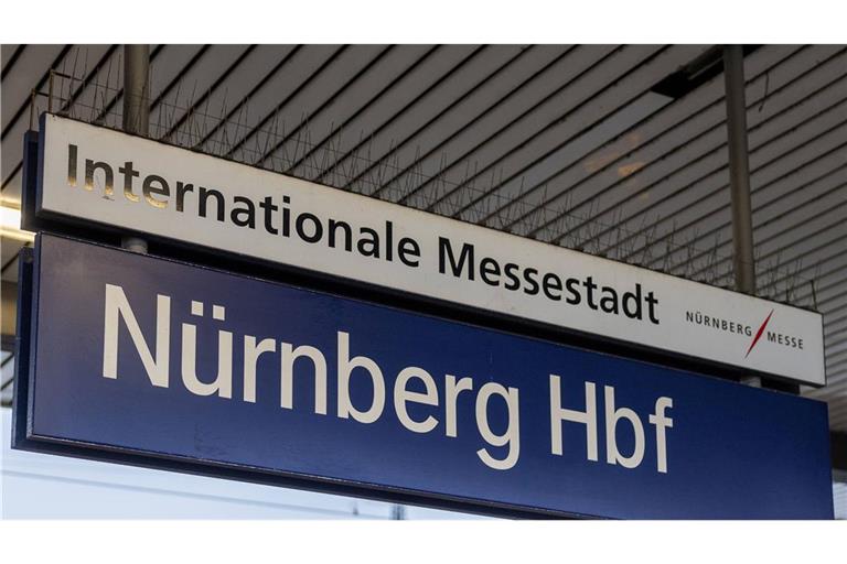 Die Bahn verbreitet fälschlicherweise eine Sperrung des wichtigen fränkischen Bahnhofs (Archivfoto).