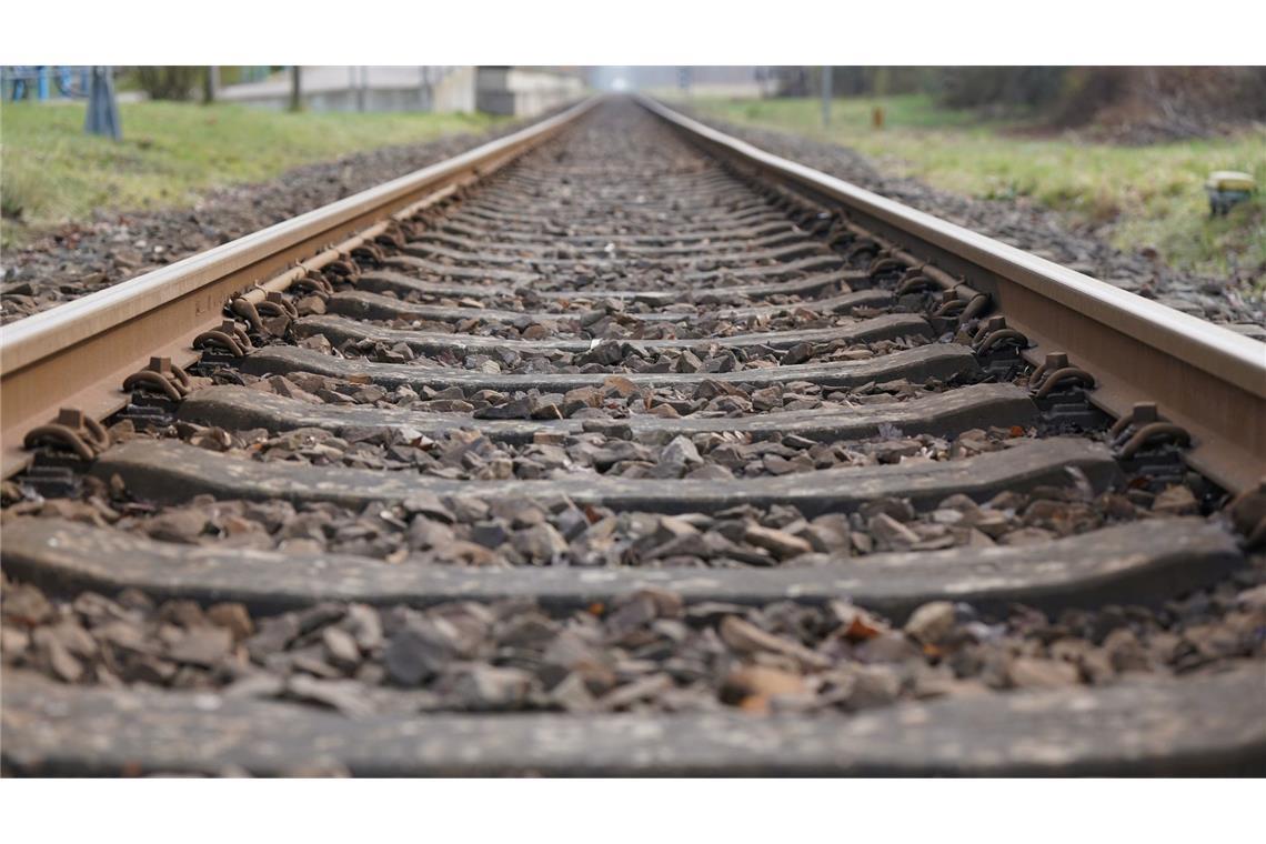 Gesetz soll Angriffe auf kritische Infrastruktur erschweren Die Bahn zählt ebenfalls zu den Sektoren, die ihre Widerstandsfähigkeit nachweisen müssen. (Symbolbild)