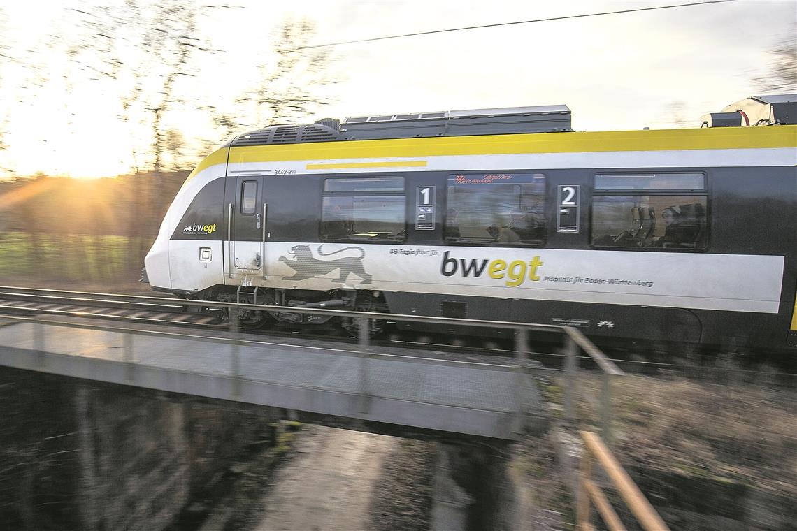 Die Bahnstrecke zwischen Backnang und Schwäbisch Hall-Hessental ist nur eingleisig. Anrainer machen sich deshalb schon seit vielen Jahren für einen Ausbau stark – bis jetzt ohne Erfolg. Foto: A. Becher