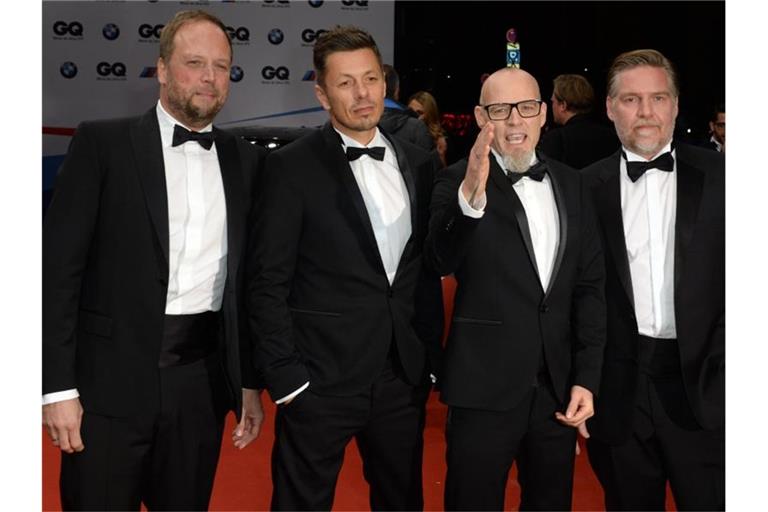 Die Band "Die Fantastischen Vier" posiert auf der Preisverleihung "GQ Männer des Jahres" in Berlin für die Kameras. Foto: Britta Pedersen/Archiv
