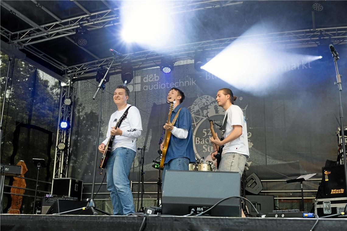 Die Band Good Neighborhood aus Winterbach überzeugt die Jury und das Publikum mit ihrem Song „Klitzekleine Zeilen“. Fotos: Alex Becher