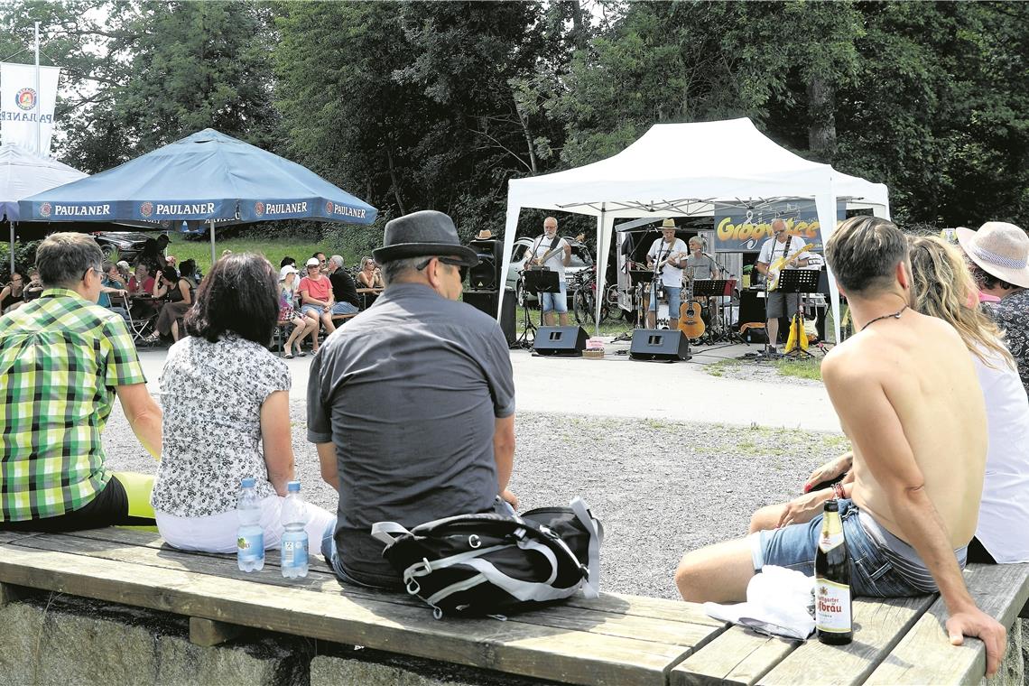 Aus für Konzerte am Aichstrutsee Die Band Grooveteeth (hier in einer Aufnahme von 2018) hat schon häufiger am Aichstrutsee gespielt – und wäre am Sonntag, 18. August, erneut nach Welzheim gekommen. Foto: B. Büttner