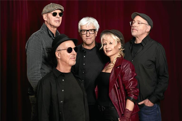 Die Band Wildflower um Sängerin Biggi Binder spielt im Freithof. Foto: Julia Keltsch