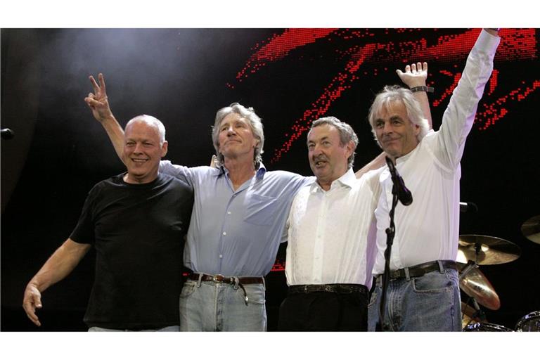 Die Bandmitglieder bei einer historischen Wiedervereinigung im Jahr 2005. Mit einer neu aufgelegten Version ihres legendären Musikfilms landet die Band ihr mittlerweile achtes Nummer-eins-Album.