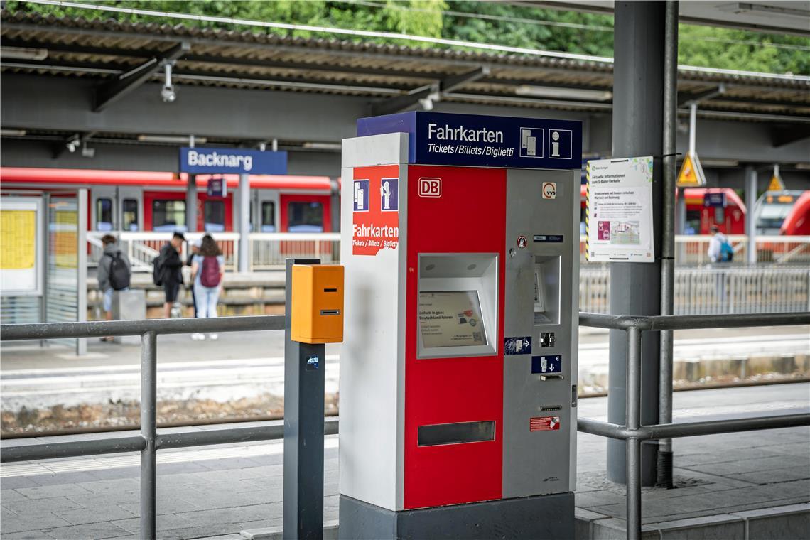 Die Barzahlung an Automaten gerät im Vergleich zu den digitalen Alternativen immer mehr ins Hintertreffen. Symbolfoto: Alexander Becher