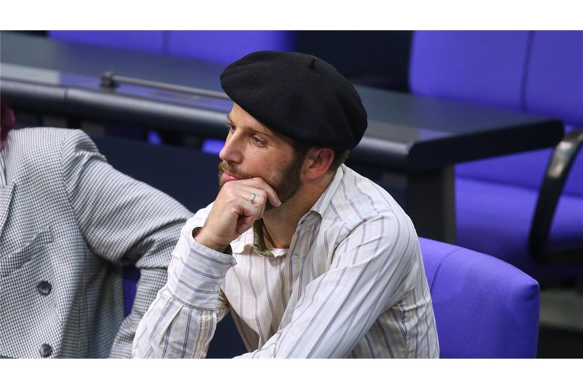 Was steckt hinter dem Mützen-Eklat im Bundestag? Die Baskenmütze von Marcel Bauer entspricht nicht der „Würde des Hauses“.