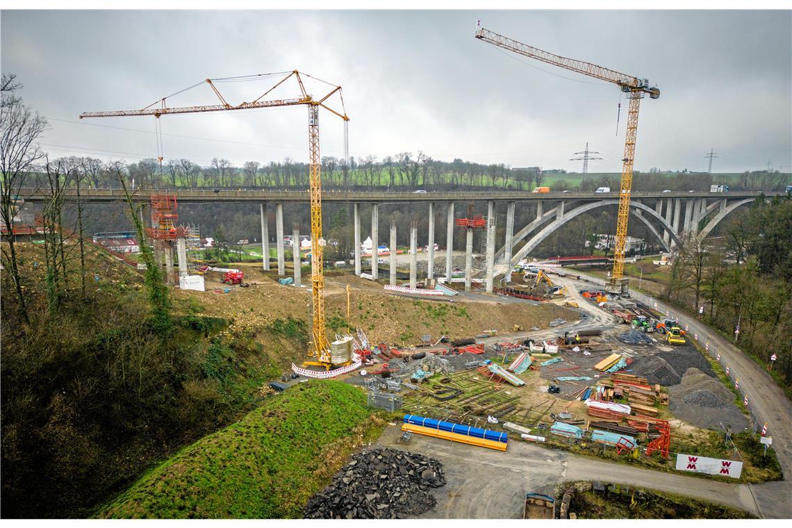 Die Bauarbeiten für das zweite Murrtalviadukt laufen bereits seit Mai. Nun soll auch der Abschnitt davor bald ausgebaut werden.