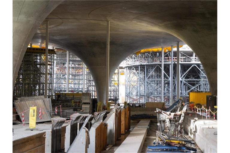 Die Bauarbeiten für den neuen Bahnhof im Rahmen des milliardenschweren Bahnprojekts Stuttgart 21. Foto: Bernd Weißbrod/dpa/Archivbild