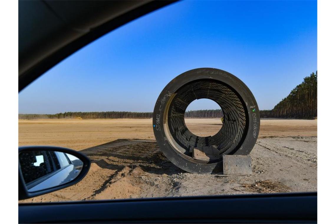 Neue Autobahn-Anschlussstelle für Tesla-Fabrik in Planung Die Baufläche der künftigen Tesla Giga-Factory. Tesla will ab 2021 in Grünheide nahe Berlin in seiner ersten Fabrik in Europa rund 500.000 Elektroautos im Jahr bauen. Foto: Patrick Pleul/dpa-Zentralbild/ZB