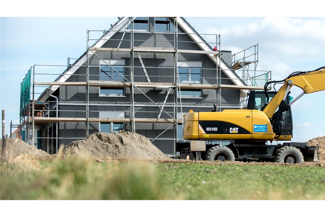 Die Baugenehmigungen ziehen wieder an - gerade bei Einfamilienhäusern (Archivbild)