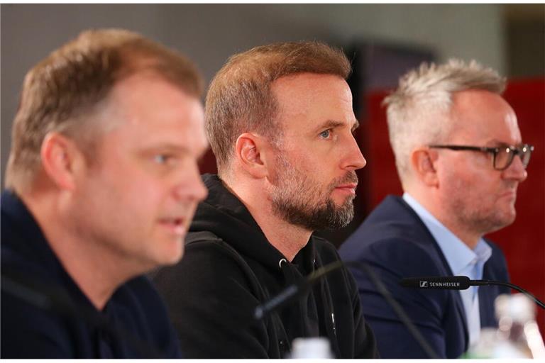 Die Baumeister des Erfolgs beim VfB Stuttgart: Sportdirektor Fabian Wohlgemuth, Trainer Sebastian Hoeneß und Vorstandschef Alexander Wehrle (von links)