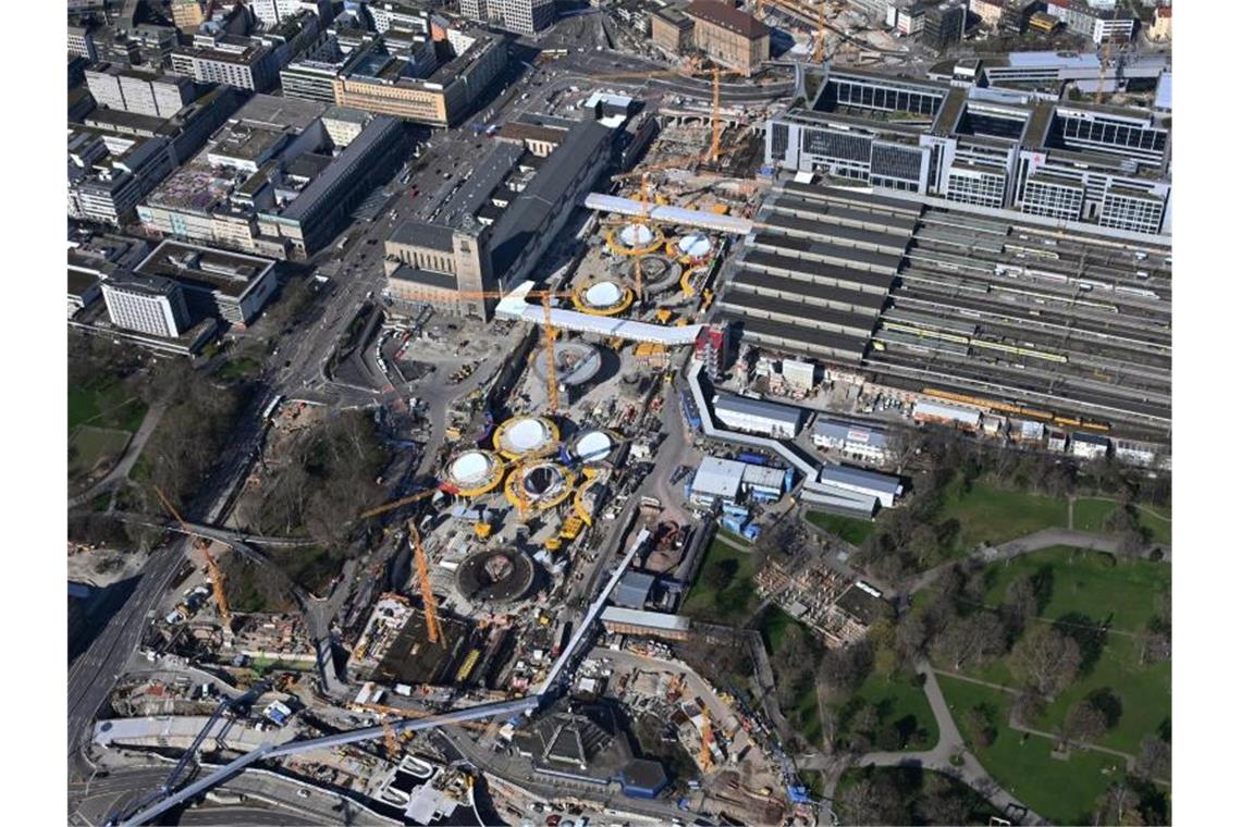 Coronavirus-Ausbreitung unter Bauarbeitern von Stuttgart 21 Die Baustelle des milliardenschweren Bahnprojekts Stuttgart 21 am Hauptbahnhof. Foto: Uli Deck/dpa/Archivbild