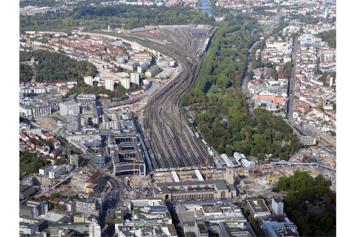 Stuttgart 21: Bahn und Minister uneins über Leistungskraft Die Baustelle Stuttgart 21, aufgenommen aus der Luft (Flugzeug). Foto: Bernd Weisbrod/Archivbild