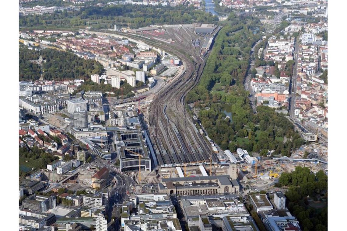 Immer teurer, immer später: Kretschmann sieht S21 mit Sorge Die Baustelle Stuttgart 21. Foto: Bernd Weissbrod/dpa