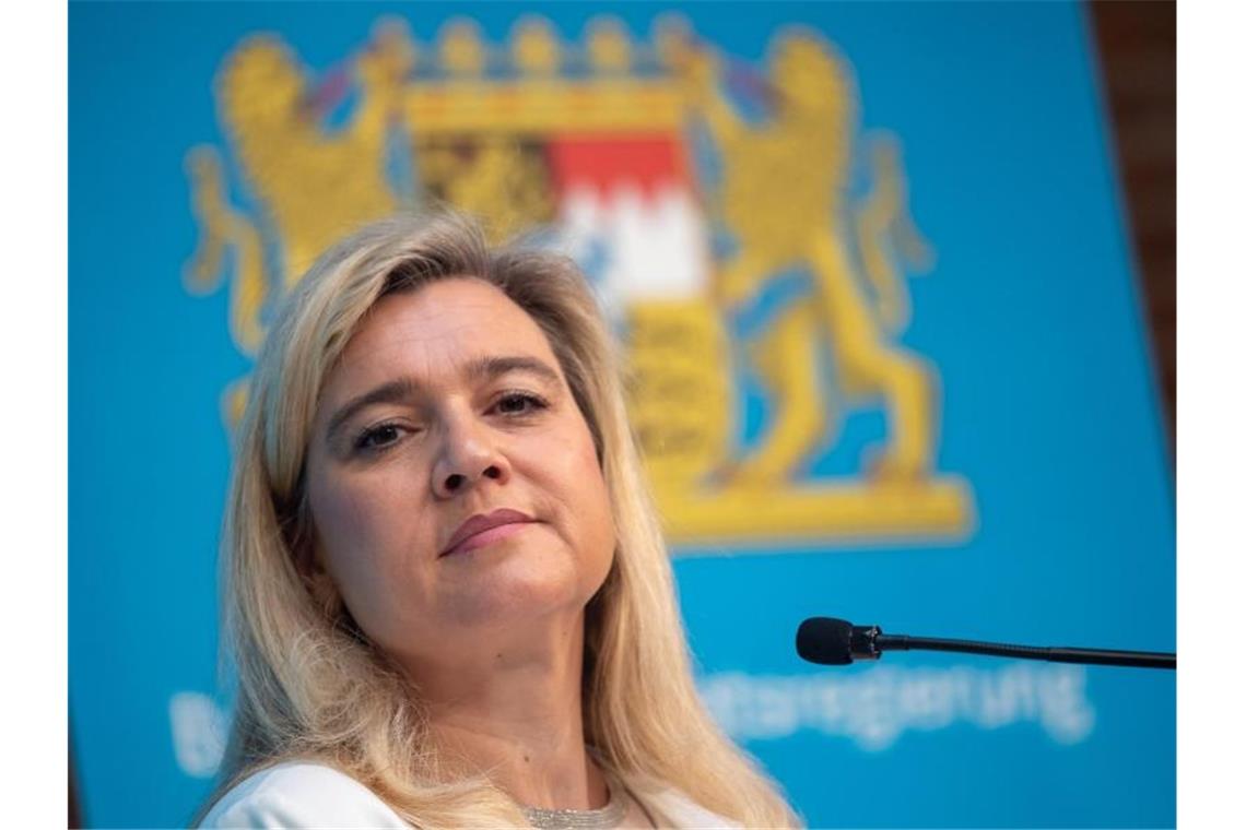 Bayern kündigt Corona-Tests für alle an Die bayerische Gesundheitsministerin Melanie Huml. Foto: Peter Kneffel/dpa