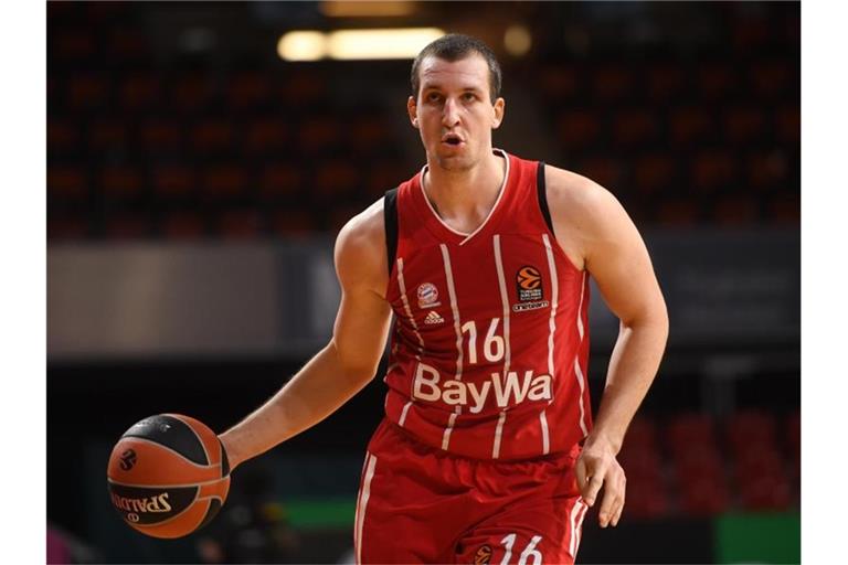 Die Bayern-Basketballer um Paul Zipser besiegten Anadolu Efes Istanbul. Foto: Tobias Hase/dpa