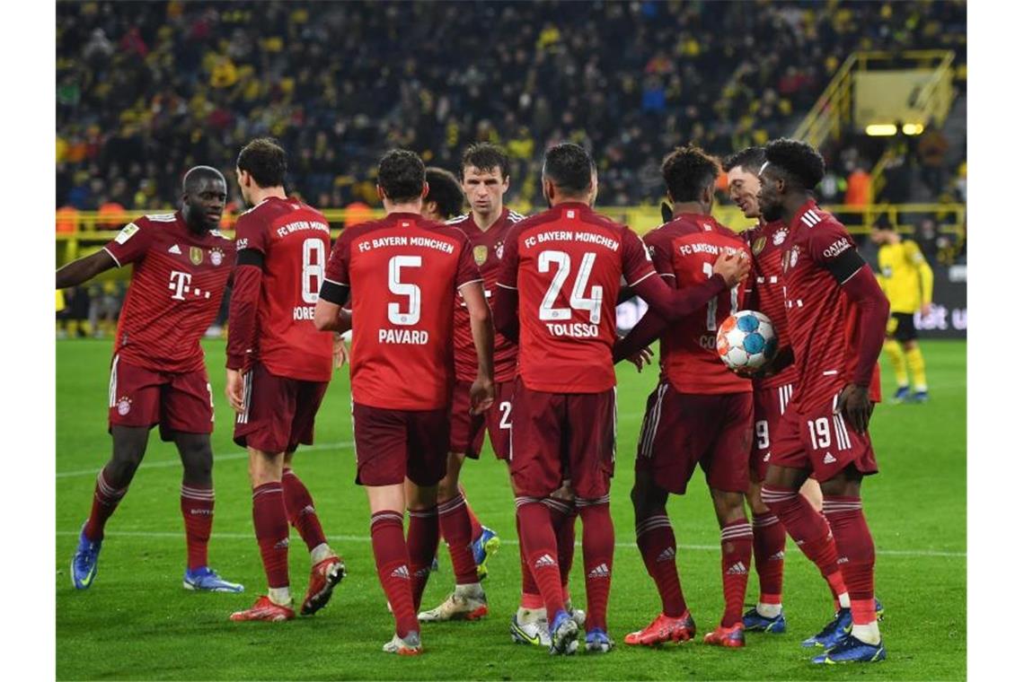 Die Bayern bauen ihren Vorsprung an der Tabellenspitze aus. Foto: Bernd Thissen/dpa