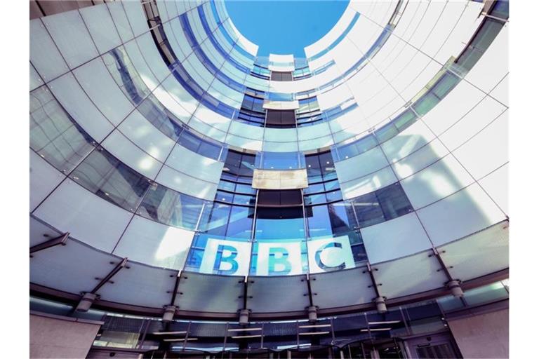 Die BBC-Zentrale in London: Das Ende der begrenzten Ausstrahlung des BBC-Programms in China stieß auf scharfe Kritik der britischen Regierung und des Senders. Foto: Ian West/PA Wire/dpa