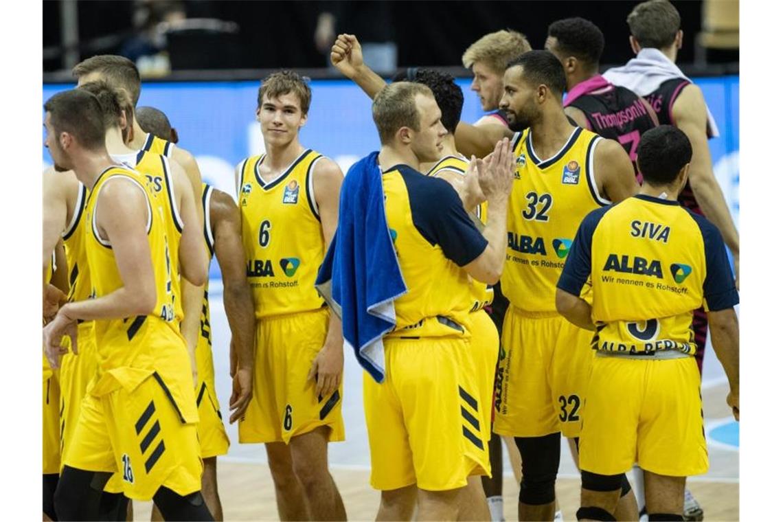 Wegen Corona-Falls: Alba Berlin nicht bei Syntainics MBC Die BBL-Partie zwischen Alba Berlin und dem Syntainics MBC wird kurzfristig verschoben. Foto: Andreas Gora/dpa