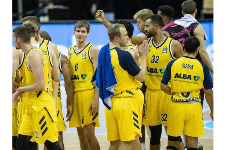 Die BBL-Partie zwischen Alba Berlin und dem Syntainics MBC wird kurzfristig verschoben. Foto: Andreas Gora/dpa
