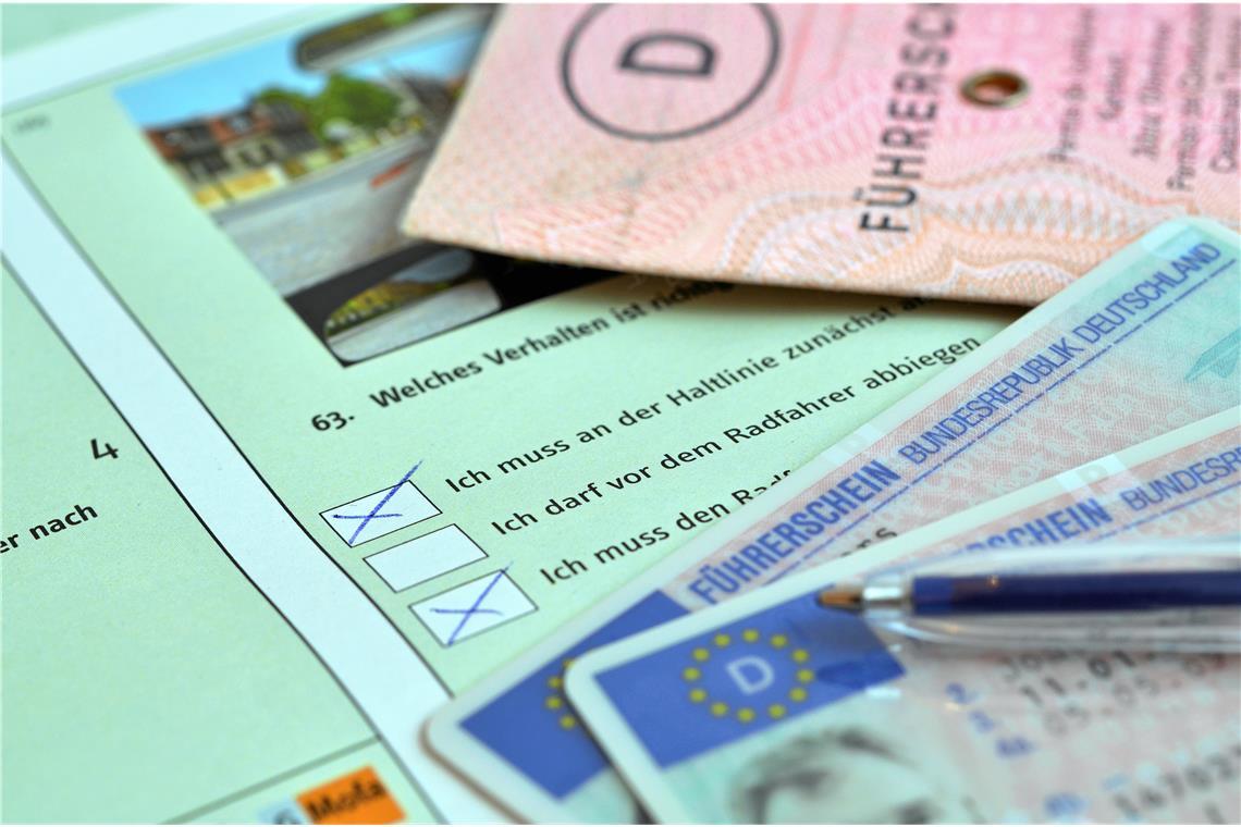 Führerschein kann online beantragt werden Die Beantragung des Führerscheins soll vereinfacht werden. Symbolbild: Stiefi - stock.adobe.com