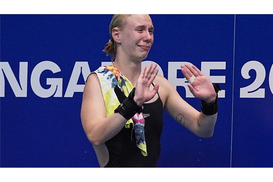 Überraschung im Wasserspringen: Pfeif gewinnt WM-Silber Die Bedeutung der Silbermedaille ist Pauline Pfeif anzusehen.