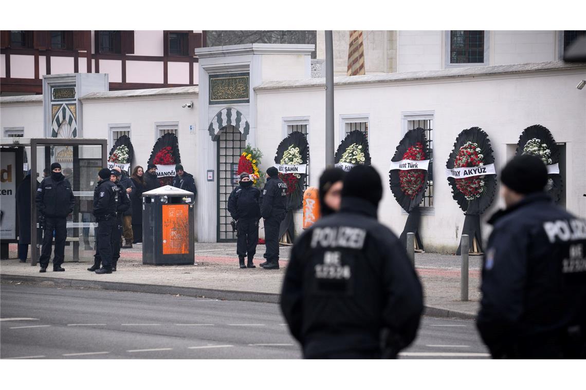 Die Beerdigung im Berliner Clan-Milieu wird von der Polizei mit einem größeren Aufgebot begleitet.