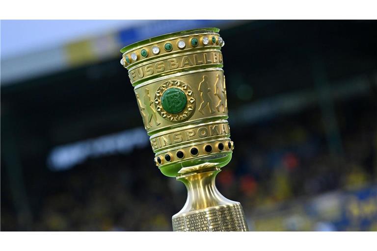 Ein Lostopf und Videobeweis: So läuft das Achtelfinale ab Die begehrte Trophäe im DFB-Pokal
