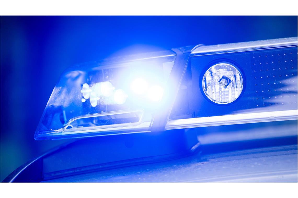 Mann soll eigene Mutter lebensgefährlich verletzt haben Die Behörden ermitteln gegen den Sohn der Frau (Symbolbild).