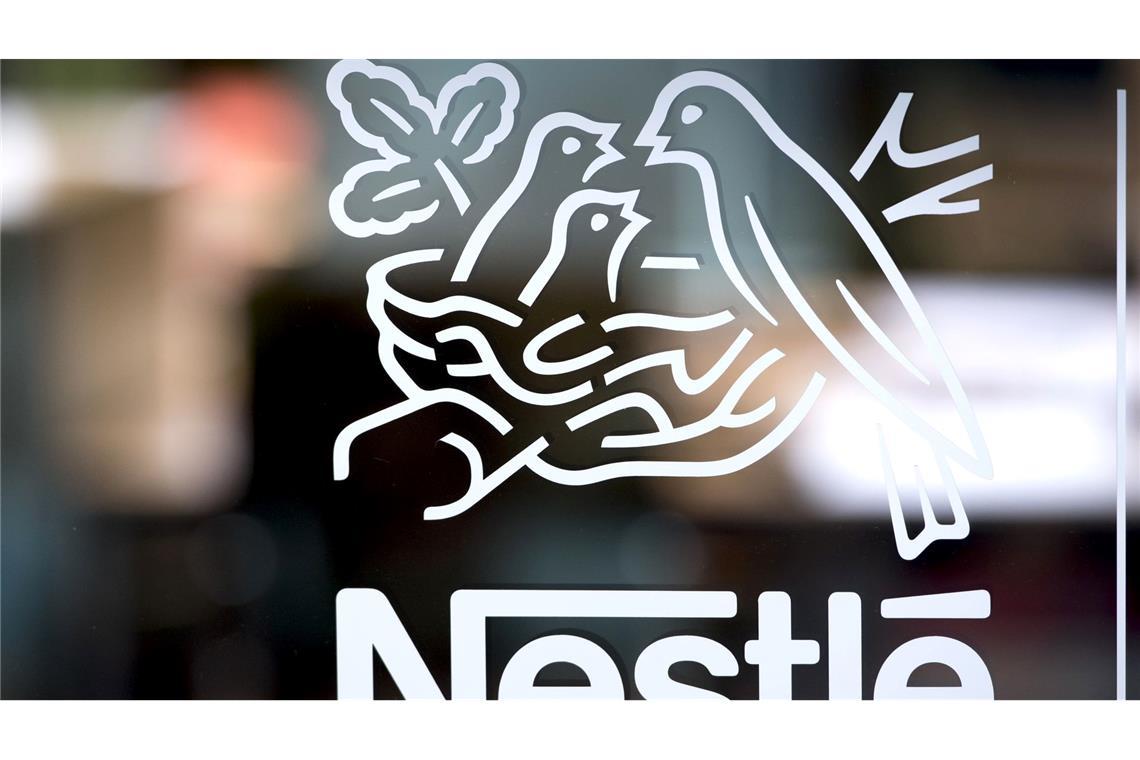 Nestlé gibt Entwarnung für Kunden wegen Mineralwasser Die Behörden in Frankreich haben die Nestlé-Zentrale bei Paris durchsuchen lassen. (Archivbild)
