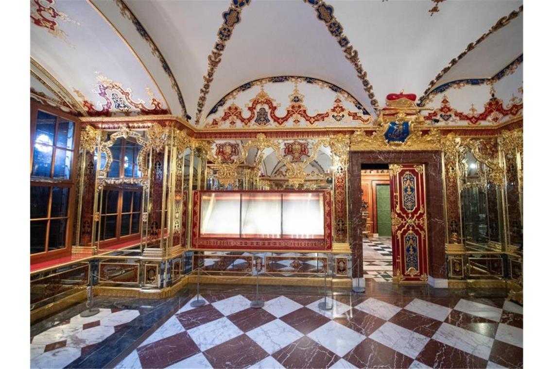 Die bei dem Einbruch beschädigte Vitrine im Juwelenzimmer im Historischen Grünen Gewölbe im Dresdner Schloss. Foto: Sebastian Kahnert/dpa-Zentralbild/dpa