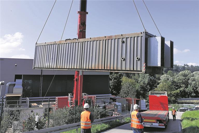 Die beiden alten Gasmotoren wurden bereits abtransportiert, die neuen Kraftwerke werden am Donnerstag nächster Woche geliefert. Foto: privat