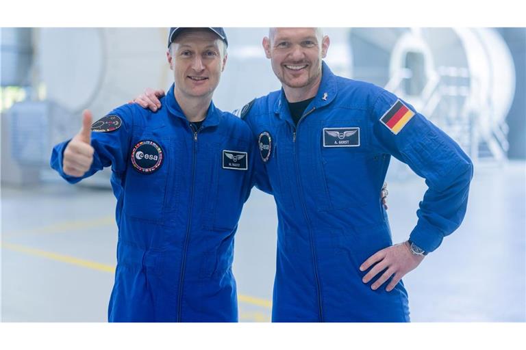 Die beiden deutschen Astronauten würden auch gerne zum Mond fliegen.