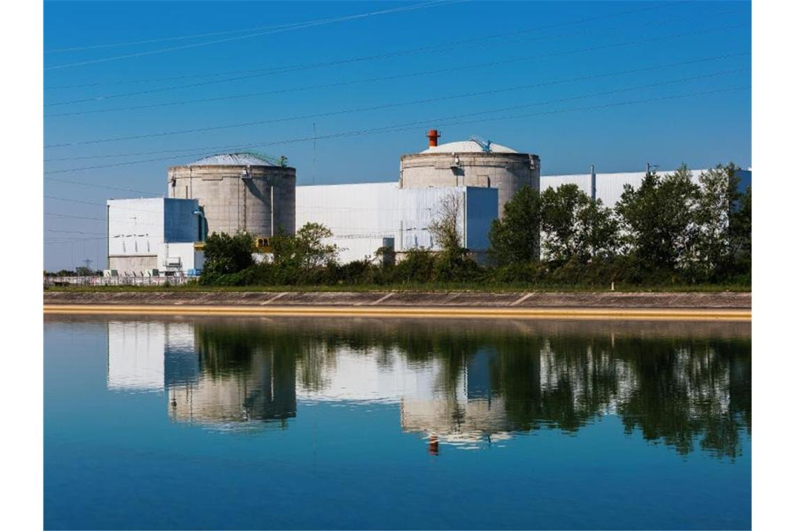 Die beiden Reaktorgebäude des Kernkraftwerks Fessenheim. Foto: Philipp von Ditfurth/dpa