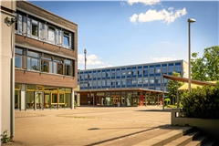 Die beiden Schulzentren auf der Maubacher Höher. Archivfoto: Alexander Becher