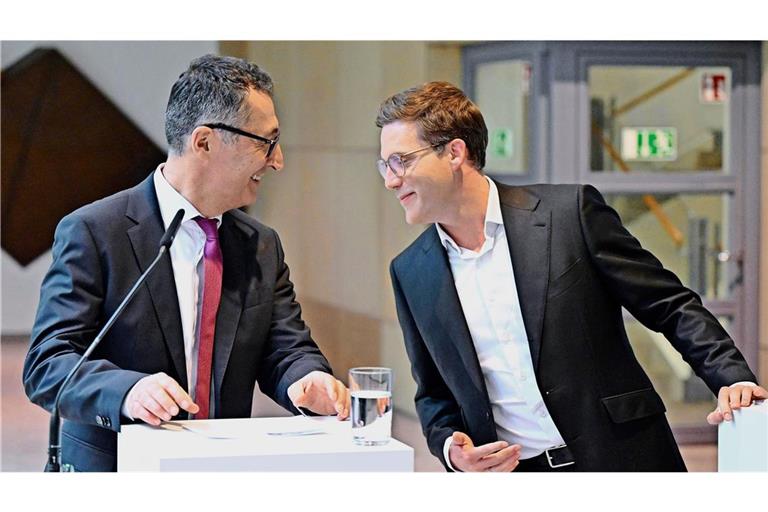 Die beiden Verhandlungsführer der Koalitionsverhandlungen in Baden-Württemberg, Cem Özdemir (l, Bündnis 90 / Die Grünen) und Manuel Hagel (CDU) (Archifoto).