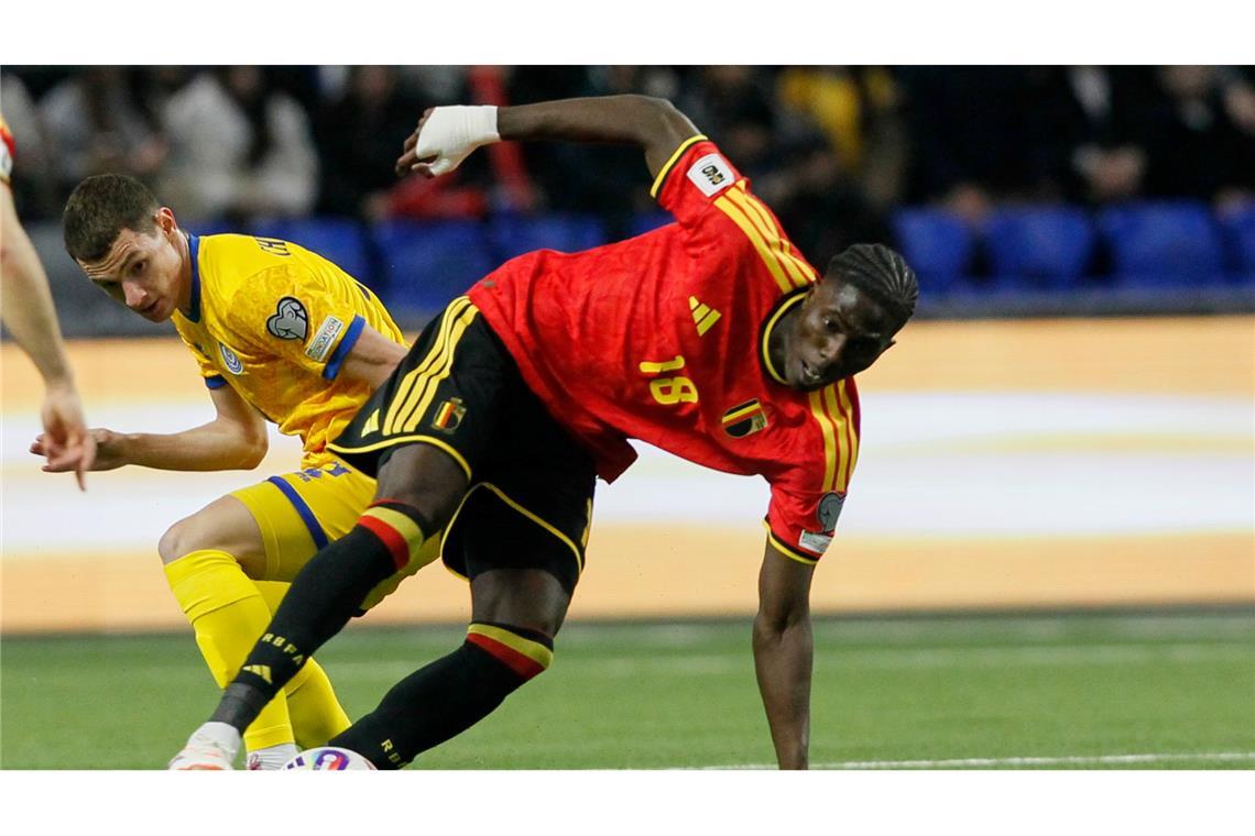 Die Belgier um Amadou Onana (r.) kamen in Kasachstan ins Stolpern.