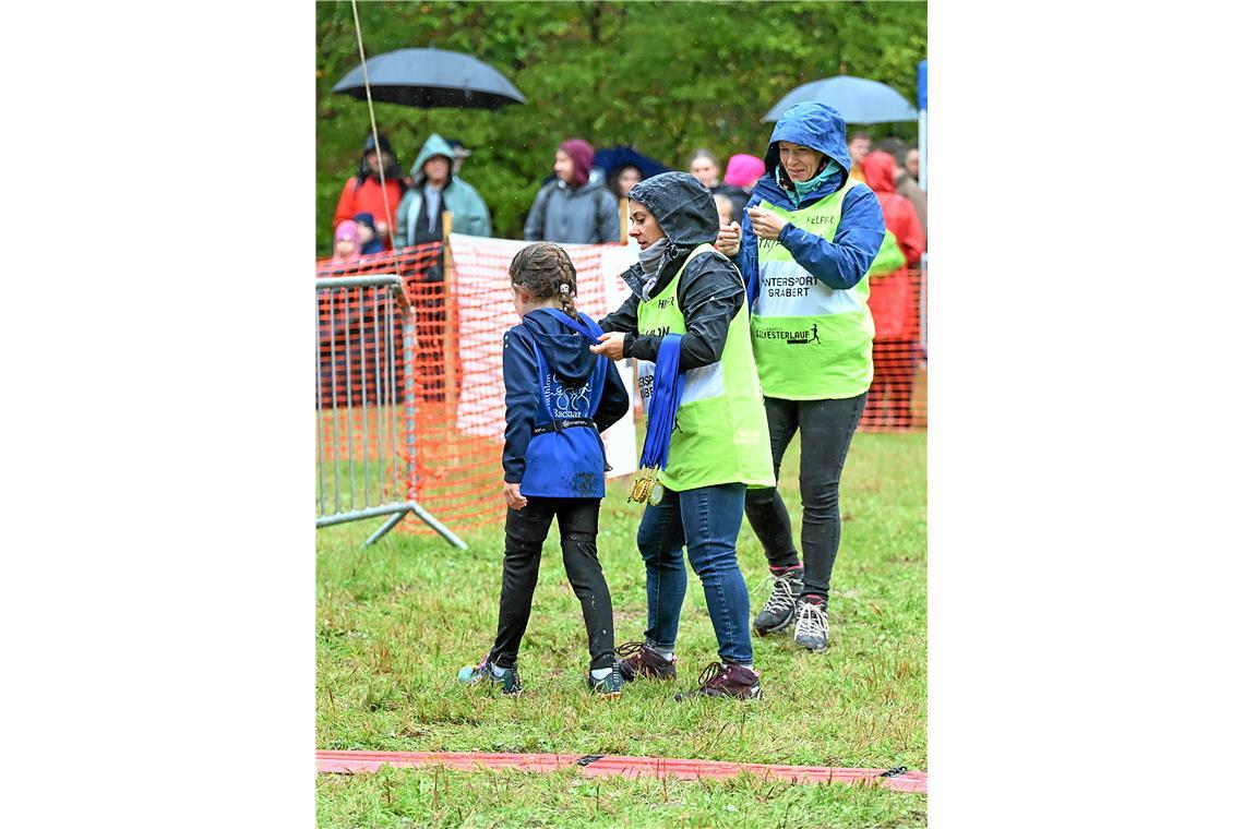 Die Belohnung gibt es hinter der Ziellinie. 4. Kindercrossduathlon des TC Backna...