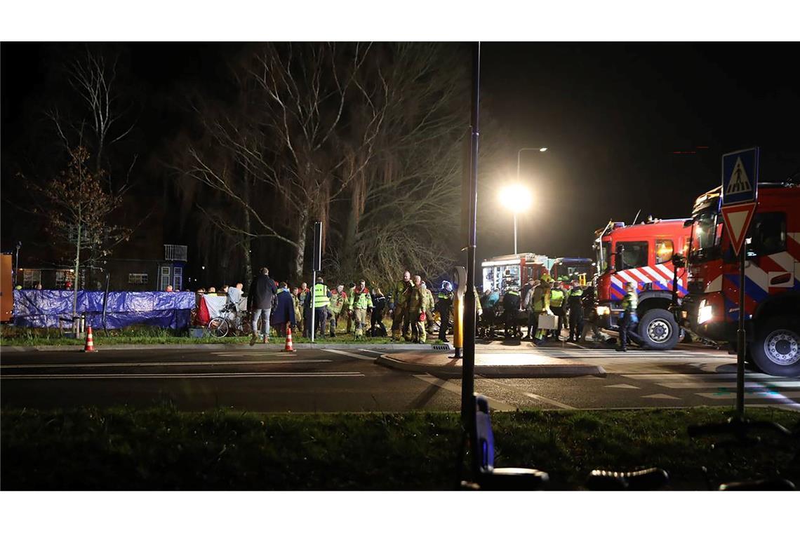 Die benachbarte Gemeinde Elburg teilte mit, dass die Parade abgebrochen worden sei.