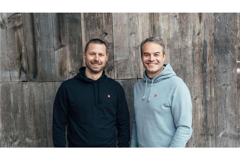 Die Bergfreunde-Geschäftsführer  Ronny Höhn und Matthias Gebhard (rechts) wollen den Online-Fachhändler auch unter dem neuen Besitzer voranbringen.