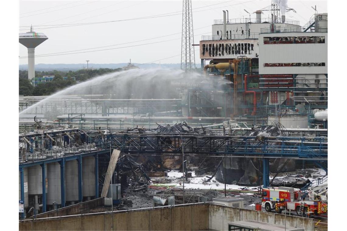 Nach Explosion in Leverkusen drei weitere Tote gefunden Die Bergungsarbeiten an der Unglücksstelle gehen weiter. Foto: Chempark/Currenta GmbH