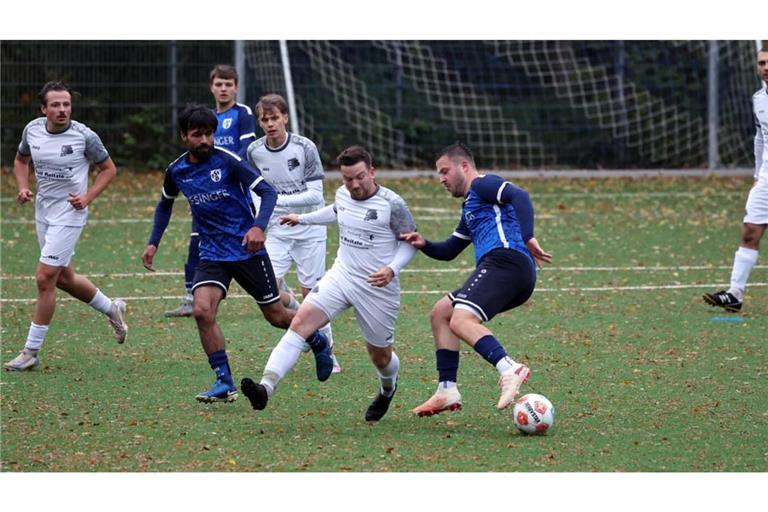 Die Berkheimer Kreisliga-A-Kicker versuchen, ins Spiel zu finden, doch die Ruiter sind klar überlegen.