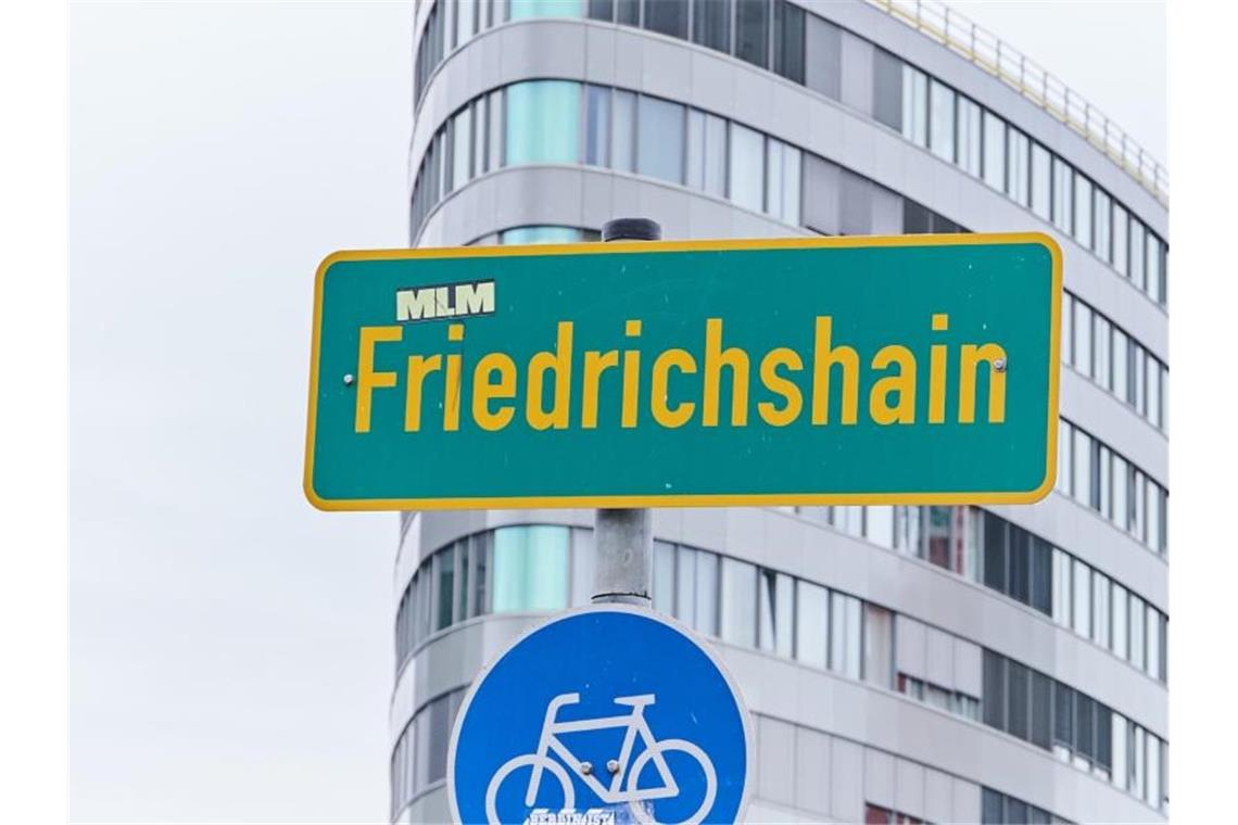 Rufe nach einheitlichen Corona-Reiseregeln in Deutschland Die Berliner Bezirke Friedrichshain-Kreuzberg, Mitte, Neukölln und Tempelhof-Schöneberg verzeichnen derzeit hohe Corona-Infektionszahlen. Foto: Annette Riedl/dpa