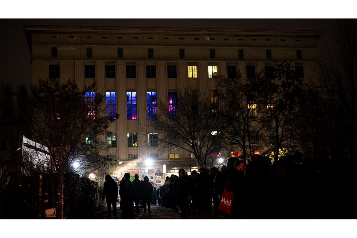 Das sind die besten Clubs in Deutschland und der Welt Die berühmte Schlange vor dem Berliner Technoclub "Berghain" - der Name leitet sich vom Standort im Berliner Bezirk Friedrichshain-Kreuzberg ab. (Archivbild)