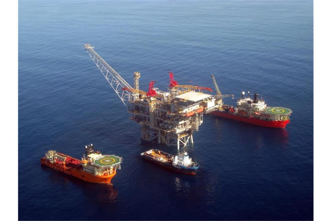 Israel verschiebt Start der Gasförderung in letzter Minute Die Betreiber des Gasfelds müssten zunächst sicherstellen, dass durch die Produktion keine Gesundheitsschäden für Bewohner der israelischen Küste zu befürchten seien, hieß es zur Begründung. Foto: Albatross Aerial Photgraphy/epa/dpa